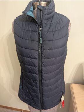 Quilted Sleeveless Puffer Vest in Navy